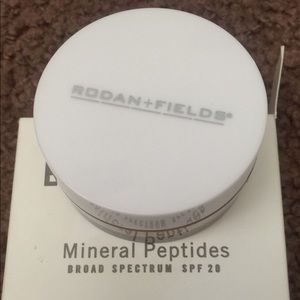 Rodan and Fields peptide powder - medium